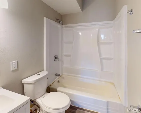 $2,375,000 | 4 Bruce Drive, Florissant, MO 63031