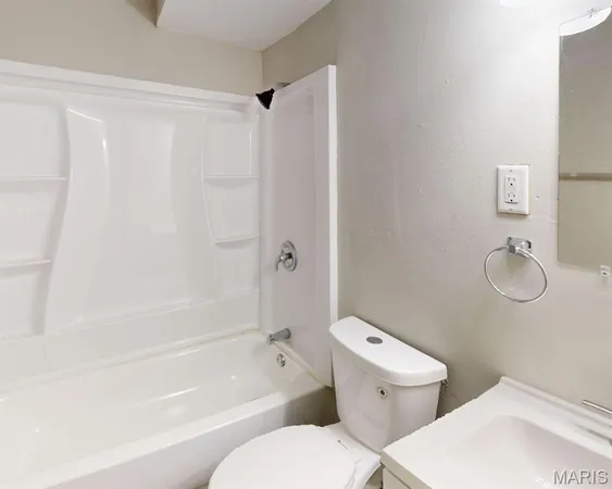 $2,375,000 | 4 Bruce Drive, Florissant, MO 63031