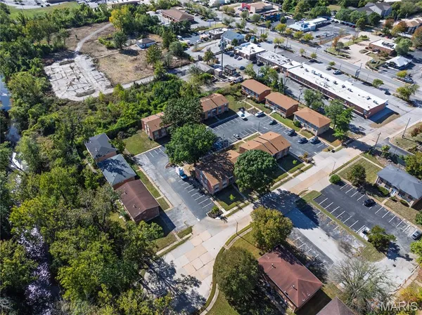 $2,375,000 | 4 Bruce Drive, Florissant, MO 63031