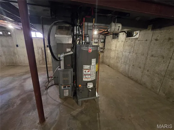 $2,375,000 | 4 Bruce Drive, Florissant, MO 63031