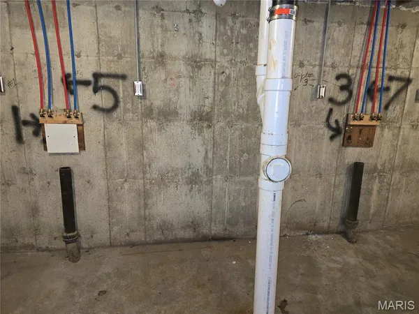 $2,375,000 | 4 Bruce Drive, Florissant, MO 63031