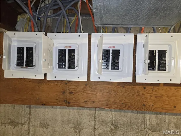 $2,375,000 | 4 Bruce Drive, Florissant, MO 63031