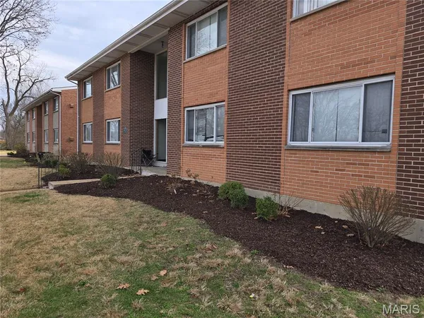 $2,375,000 | 4 Bruce Drive, Florissant, MO 63031