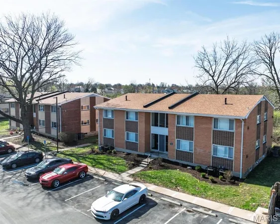 $2,375,000 | 4 Bruce Drive, Florissant, MO 63031