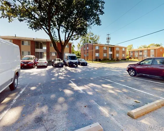 $2,375,000 | 4 Bruce Drive, Florissant, MO 63031