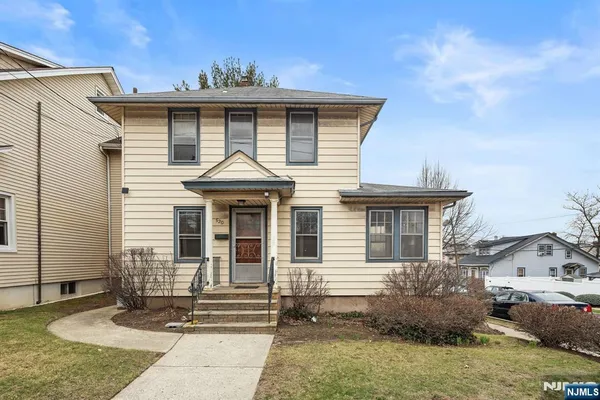 $375,000 | 520 Rutherford Avenue, Lyndhurst, NJ 07071