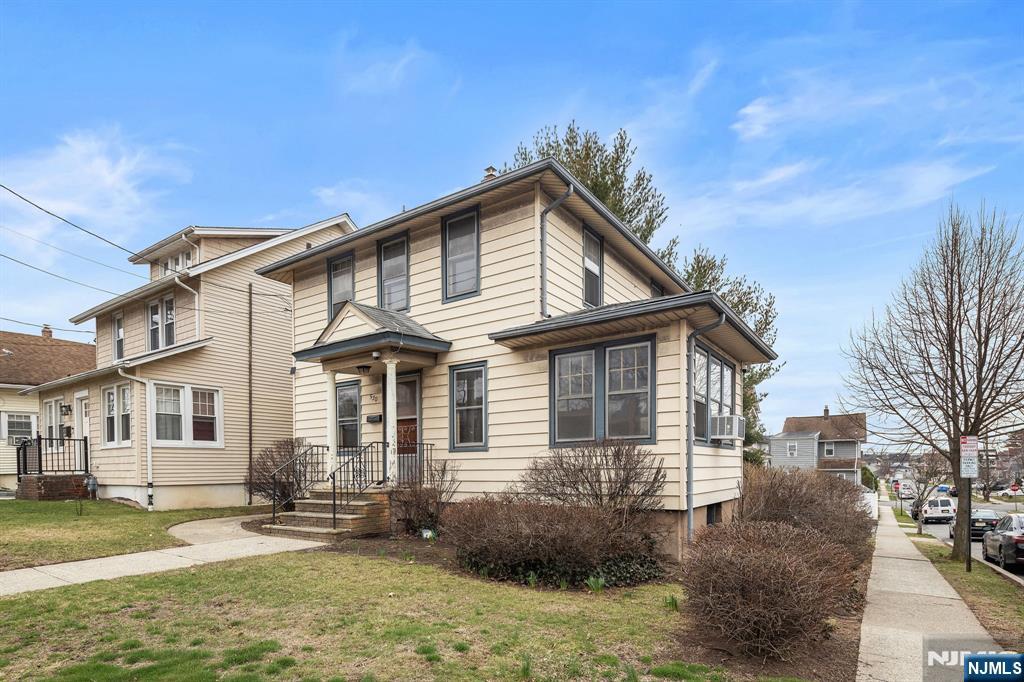 520 Rutherford Avenue Lyndhurst, NJ 07071 - Photo 2 of 11