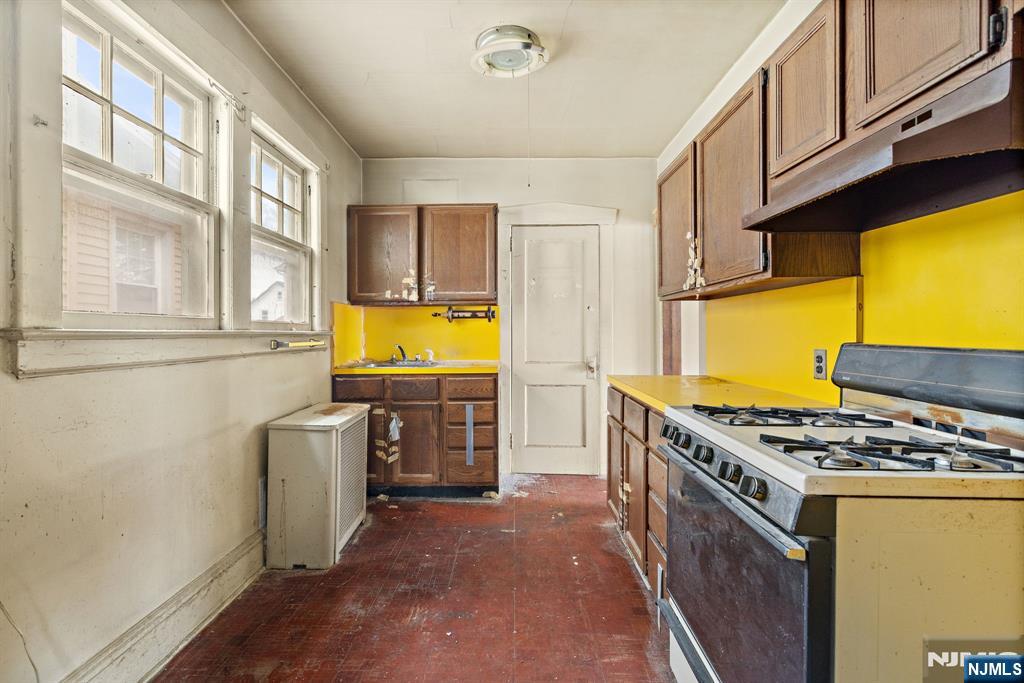 520 Rutherford Avenue Lyndhurst, NJ 07071 - Photo 9 of 11