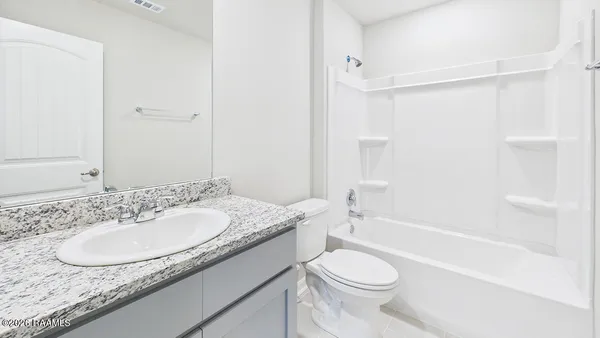 $207,000 | 156 Cottage Cove Drive, Maurice, LA 70555