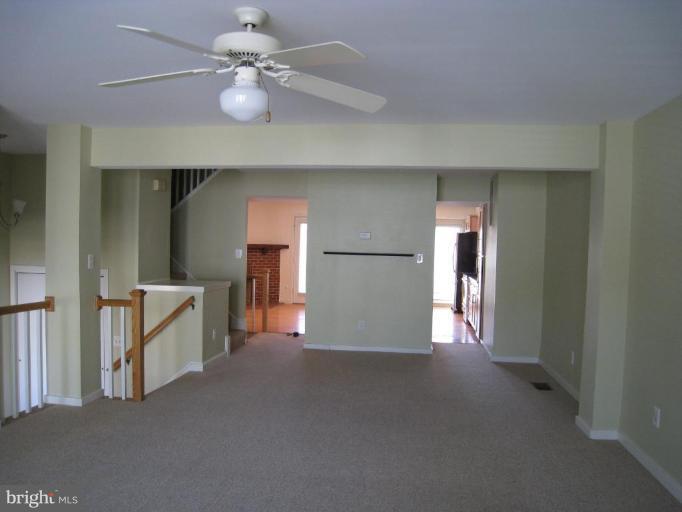 1602 Apricot Court Reston, VA 20190 - Photo 6 of 10 Living Room w/Ceiling Fan