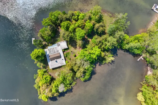 $1,999,000 | 122 Blythewood Drive, Pittsfield, MA 01201
