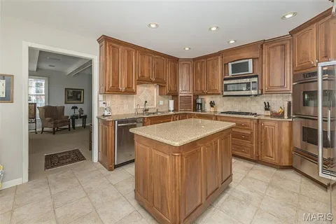 $875,000 | 12108 Westwick Place, St. Louis, MO 63127