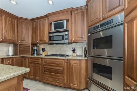 $875,000 | 12108 Westwick Place, St. Louis, MO 63127