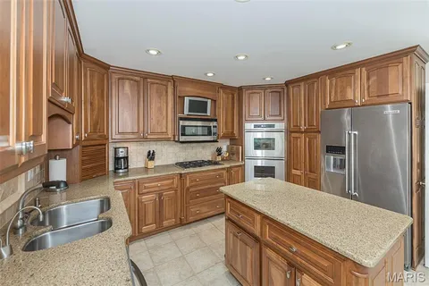 $875,000 | 12108 Westwick Place, St. Louis, MO 63127