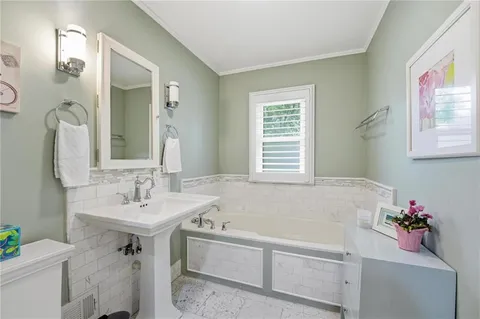 $425,000 | 1216 West 97th Street, Kansas City, MO 64114