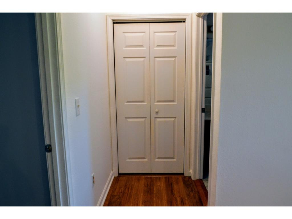 2221 Netherland Inn Road Kingsport, TN 37660 - Photo 13 of 25 Hallway