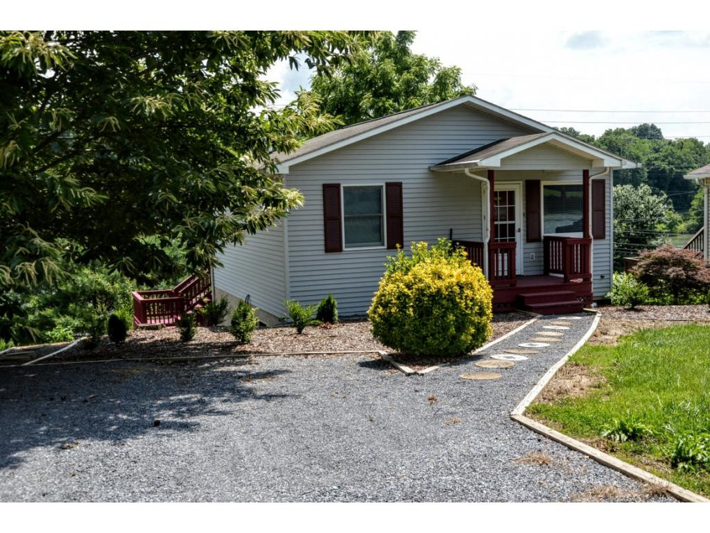 2221 Netherland Inn Road Kingsport, TN 37660 - Photo 2 of 25 Driveway View