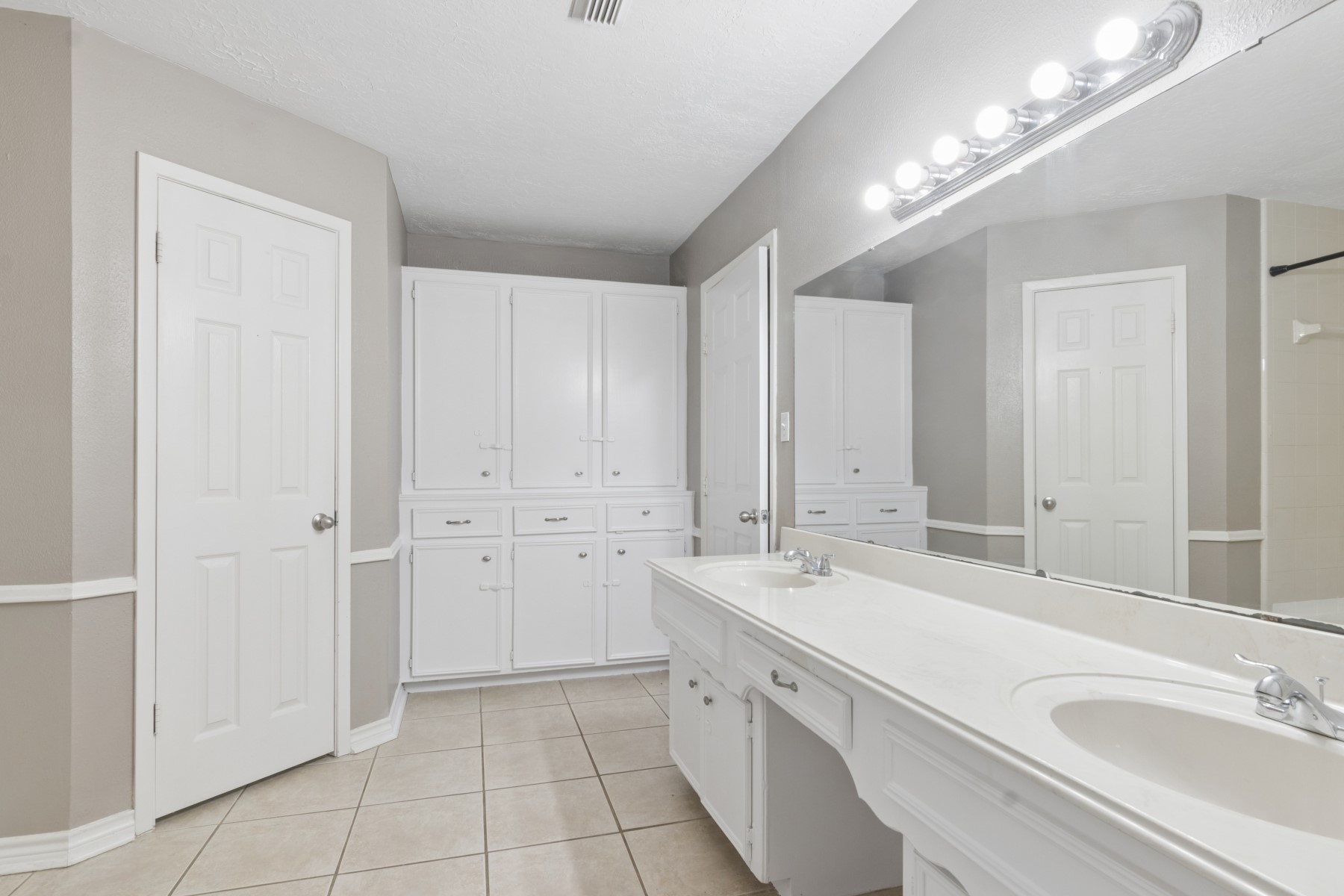 2607 Allyson Court Spring, TX 77373 - Photo 20 of 25 a spacious bathroom with a double vanity sink a mirror and a bathtub