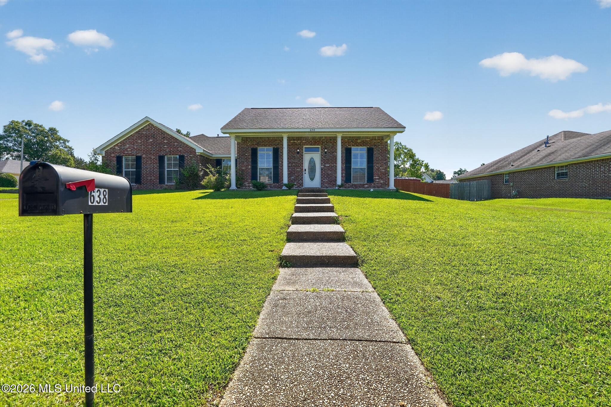 638 Oak Ridge Way Pearl, MS 39208 - Photo 1 of 20 06_638_Oak_Ridge_Wy-Exterior-35-1