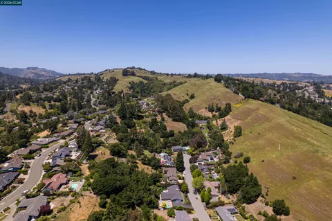 $1,995,000 | 59 Lynwood Place, Moraga, CA 94556