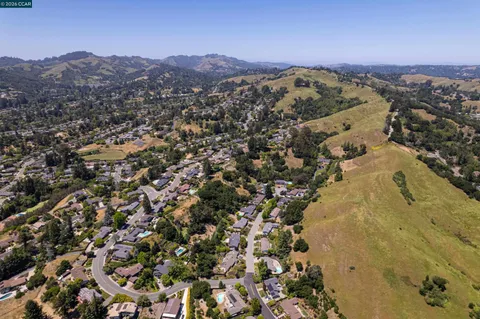 $1,995,000 | 59 Lynwood Place, Moraga, CA 94556