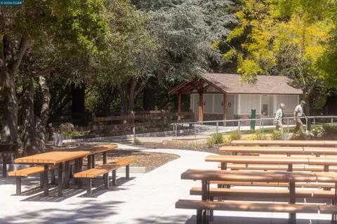 $1,995,000 | 59 Lynwood Place, Moraga, CA 94556