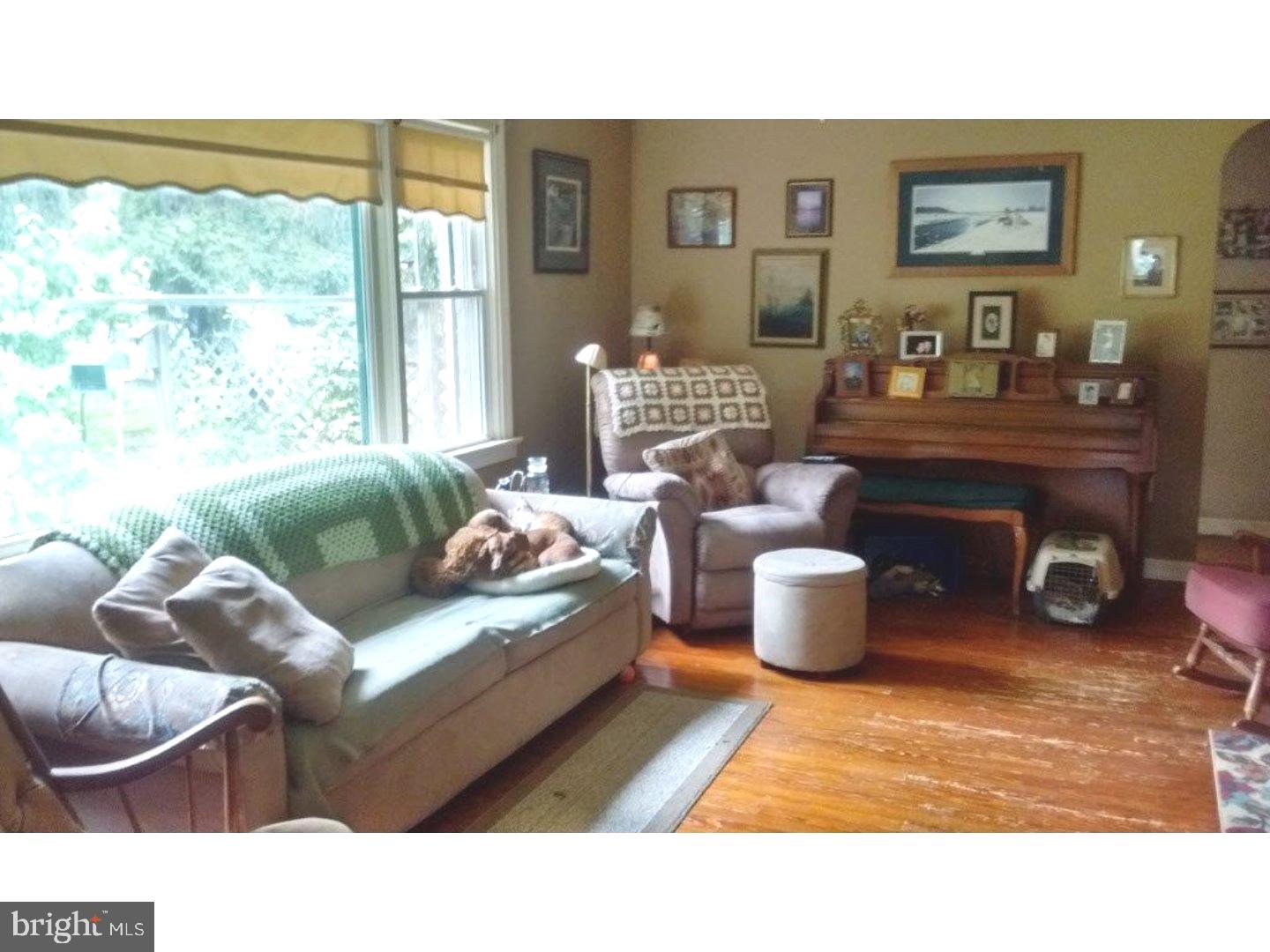 150 County Line Road Huntingdon Valley, PA 19006 - Photo 2 of 25 Living Room