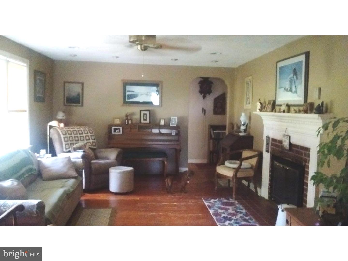 150 County Line Road Huntingdon Valley, PA 19006 - Photo 4 of 25 Living Room