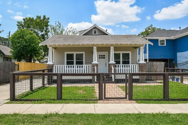 $2,950 | 1307 Walton Street, Houston, TX 77009