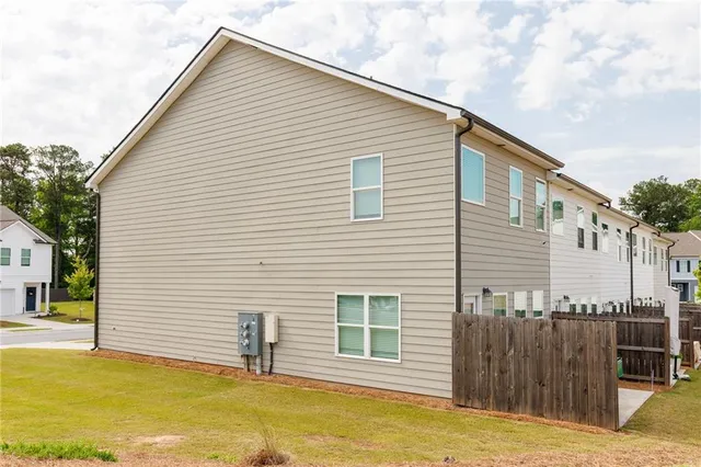 a view of a house with a backyard