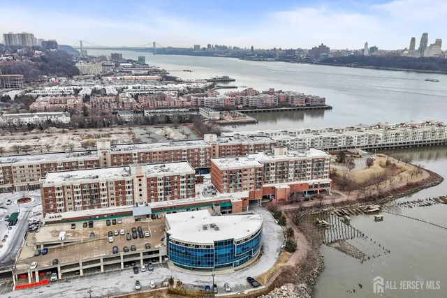 a view of a water fountain