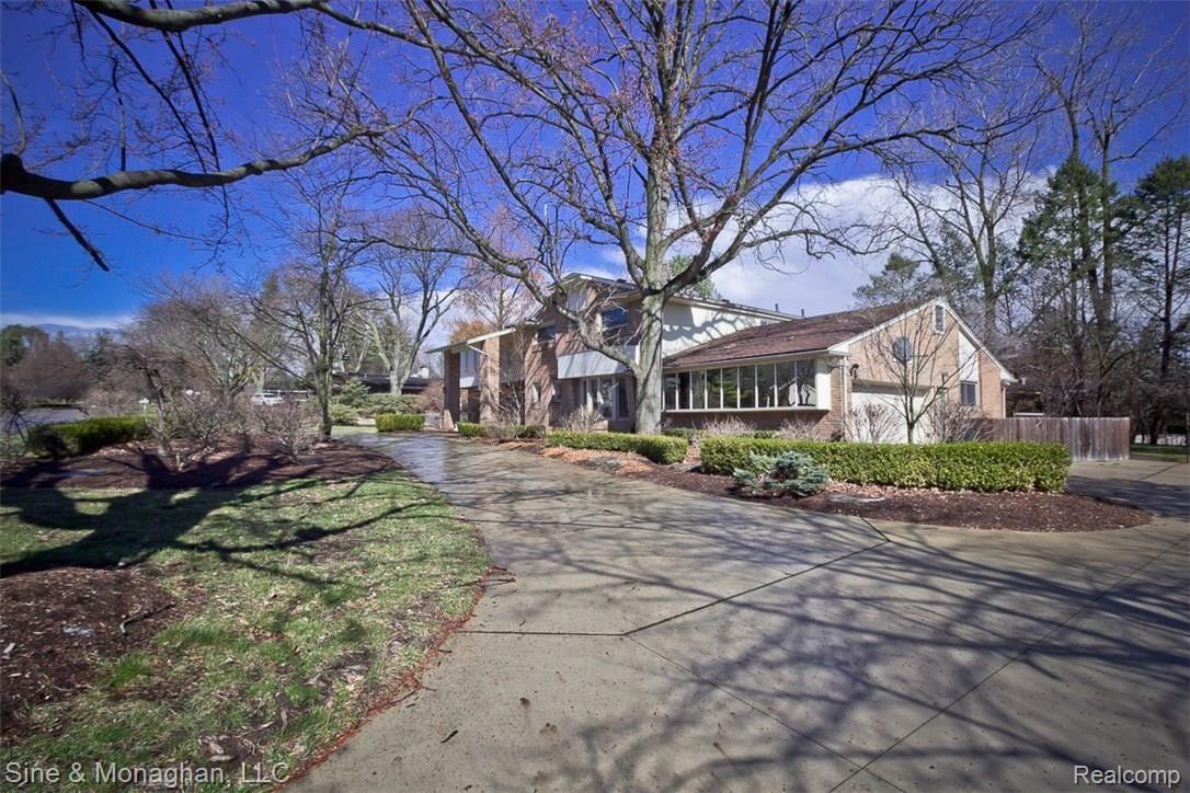 1228 Stuyvessant Road Bloomfield Hills, MI 48301 - Photo 43 of 49 Front view