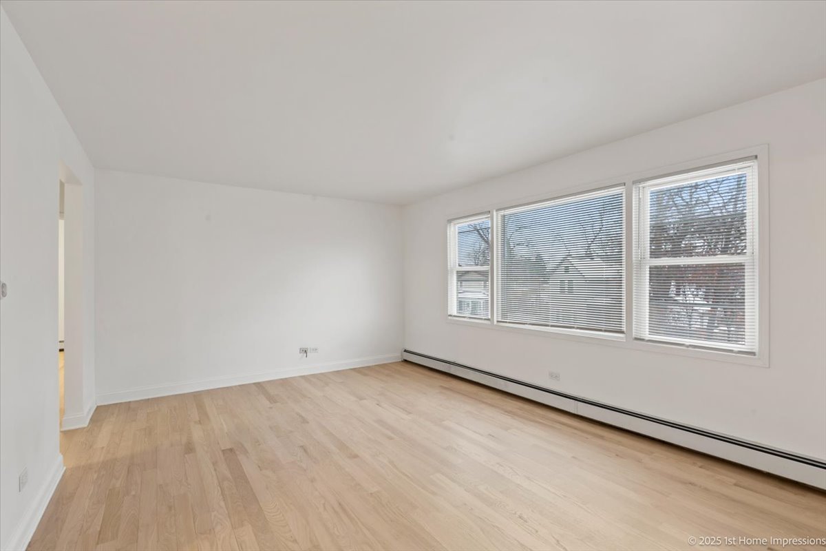 7121 West 110th Street, Unit 2W Worth, IL 60482 - Photo 3 of 19 an empty room with windows