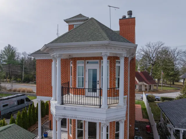 $1,200,000 | 1115 East Brow Road, Lookout Mountain, TN 37350