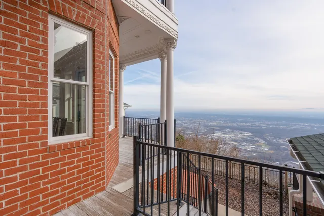 $1,200,000 | 1115 East Brow Road, Lookout Mountain, TN 37350