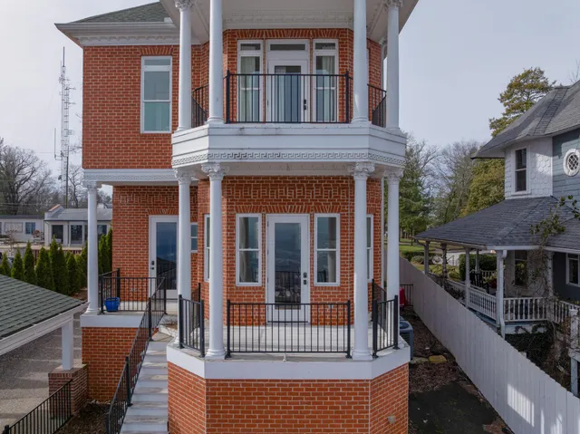 $1,200,000 | 1115 East Brow Road, Lookout Mountain, TN 37350