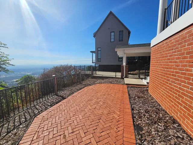 $1,200,000 | 1115 East Brow Road, Lookout Mountain, TN 37350