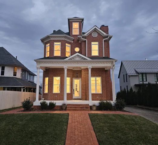 $1,200,000 | 1115 East Brow Road, Lookout Mountain, TN 37350