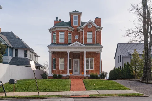 $1,200,000 | 1115 East Brow Road, Lookout Mountain, TN 37350