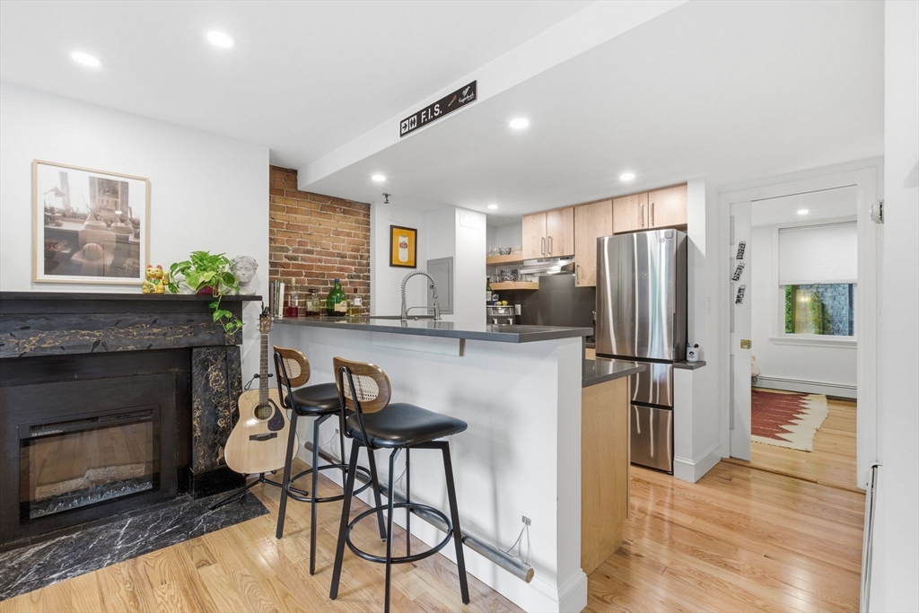 4 Derne Street, Unit 2 Boston, MA 02114 - Photo 11 of 32