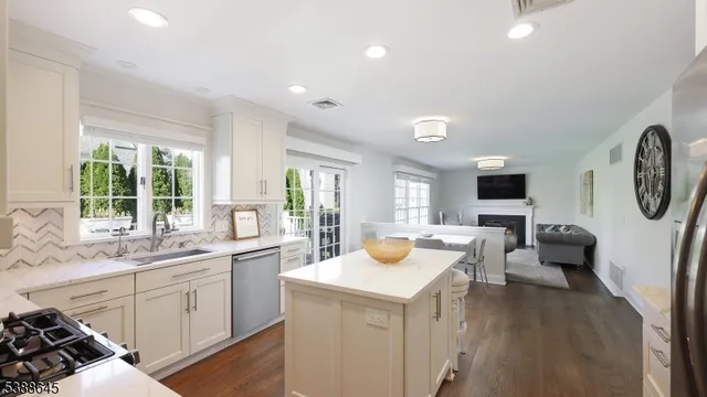 $1,299,000 | 9 Apple Tree Lane, Warren, NJ 07059