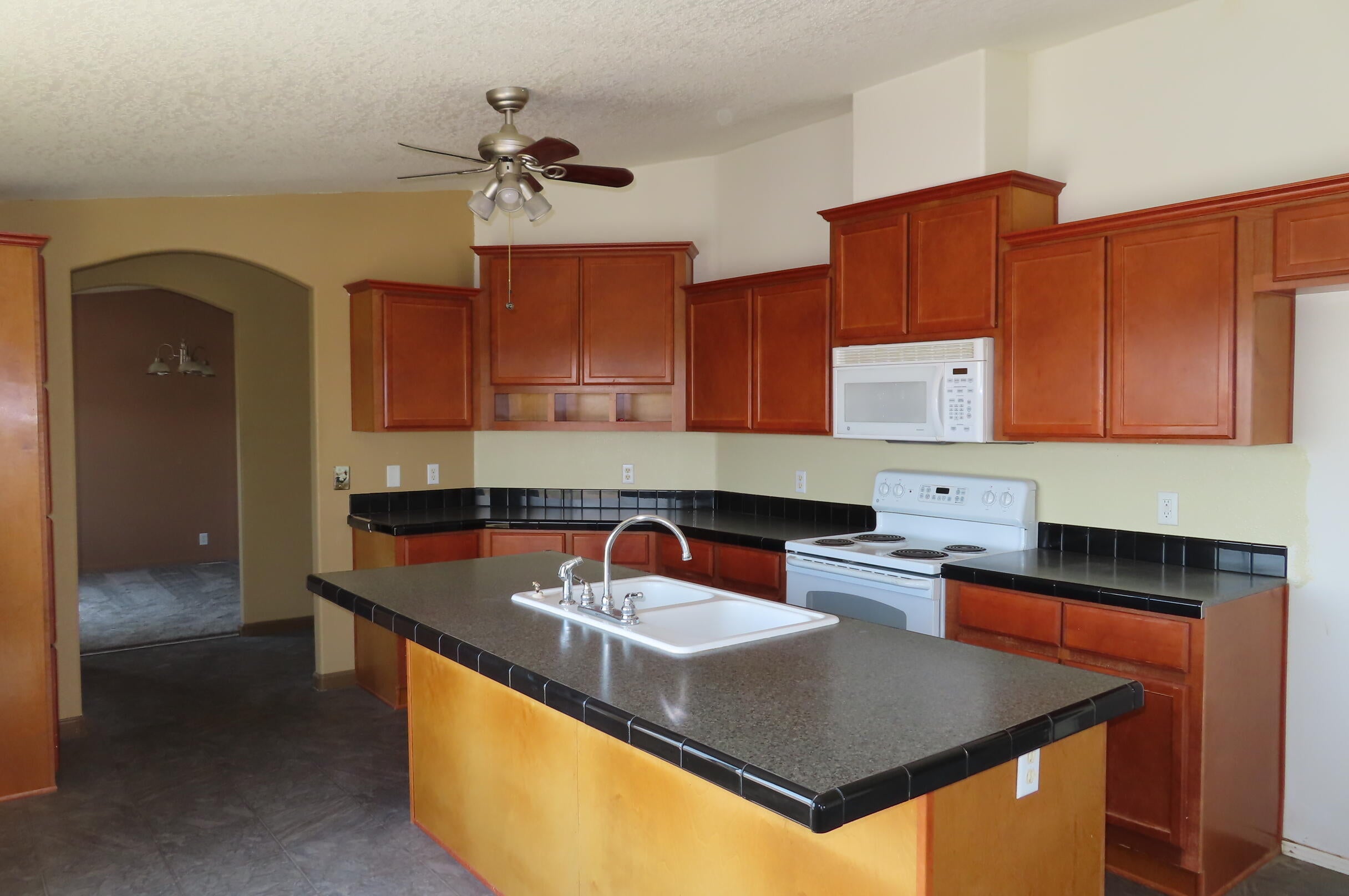 57752 North Oil Dri Road Silver Lake, OR 97638 - Photo 5 of 33 Island in Kitchen