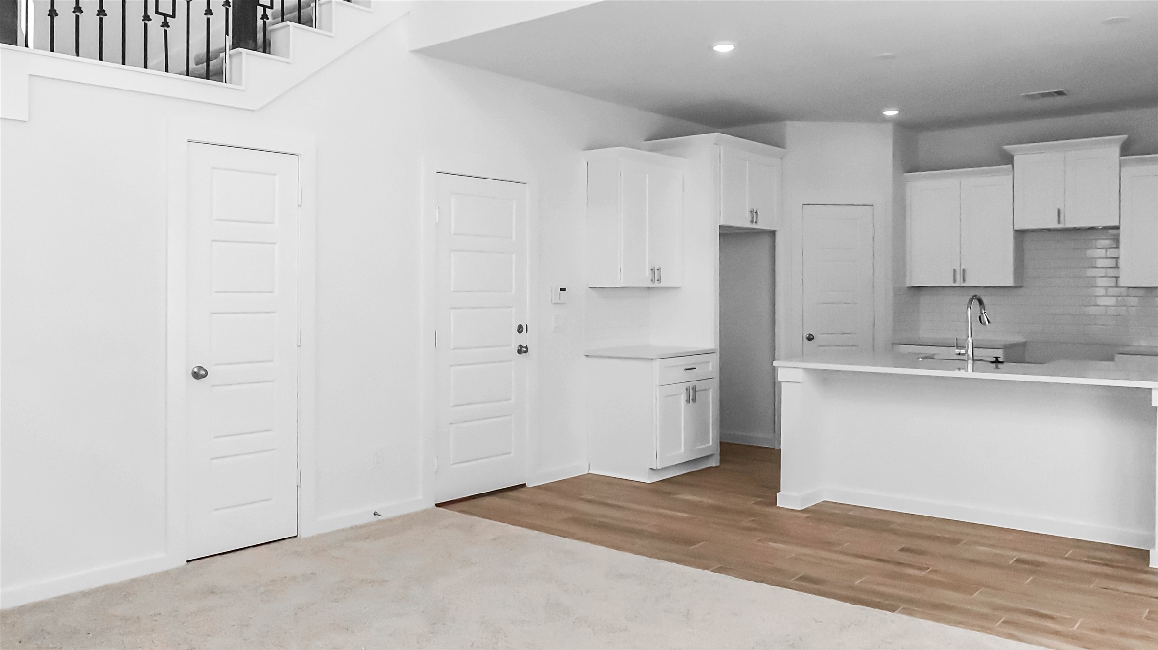 6635 Escondido Drive Rosharon, TX 77583 - Photo 8 of 28 a view of kitchen refrigerator and a sink