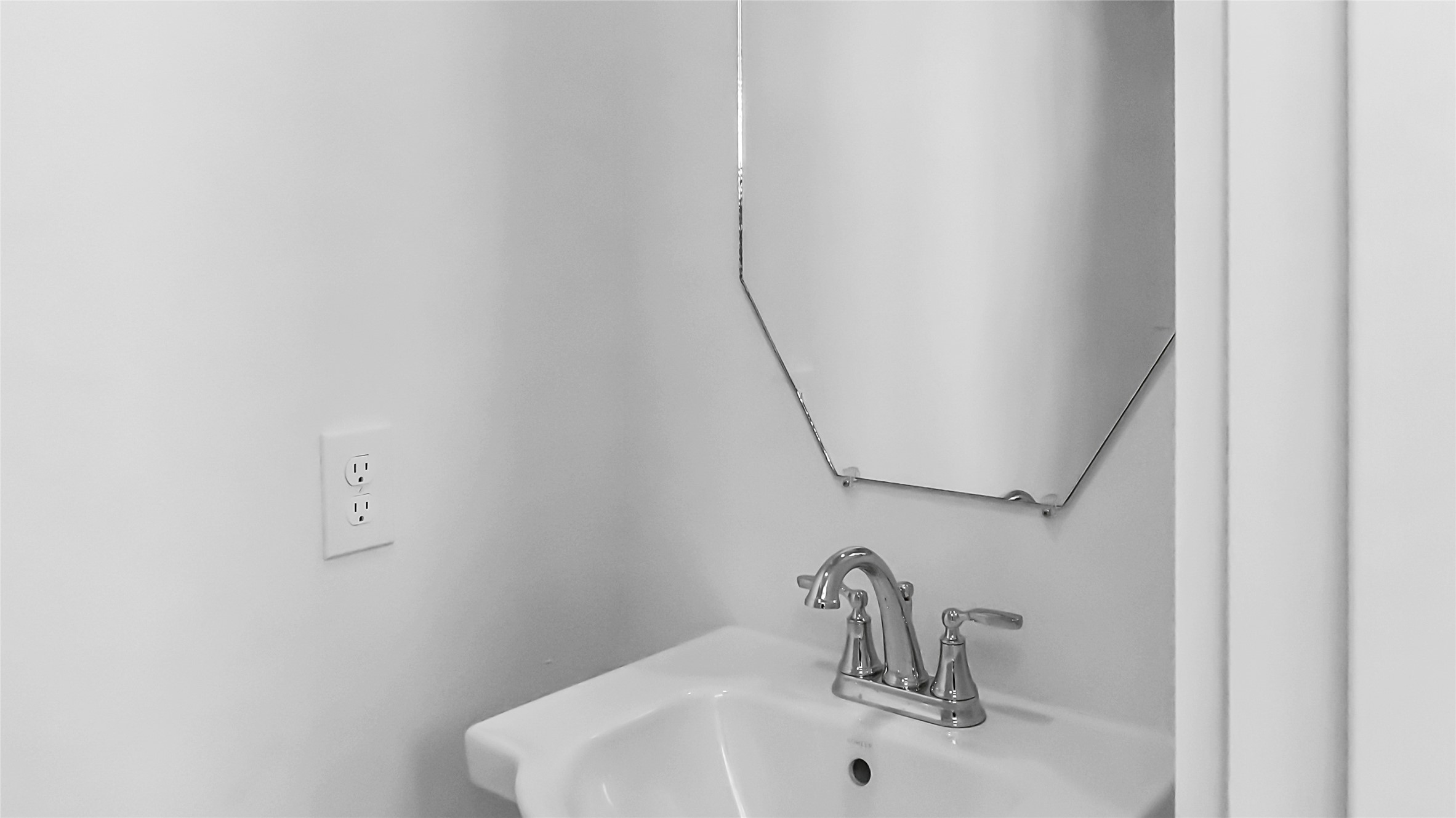 6635 Escondido Drive Rosharon, TX 77583 - Photo 10 of 28 a bathroom with a sink and mirror