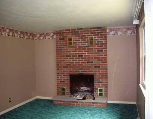 167 Gretna Road Washington, PA 15301 - Photo 3 of 8 Living Room.