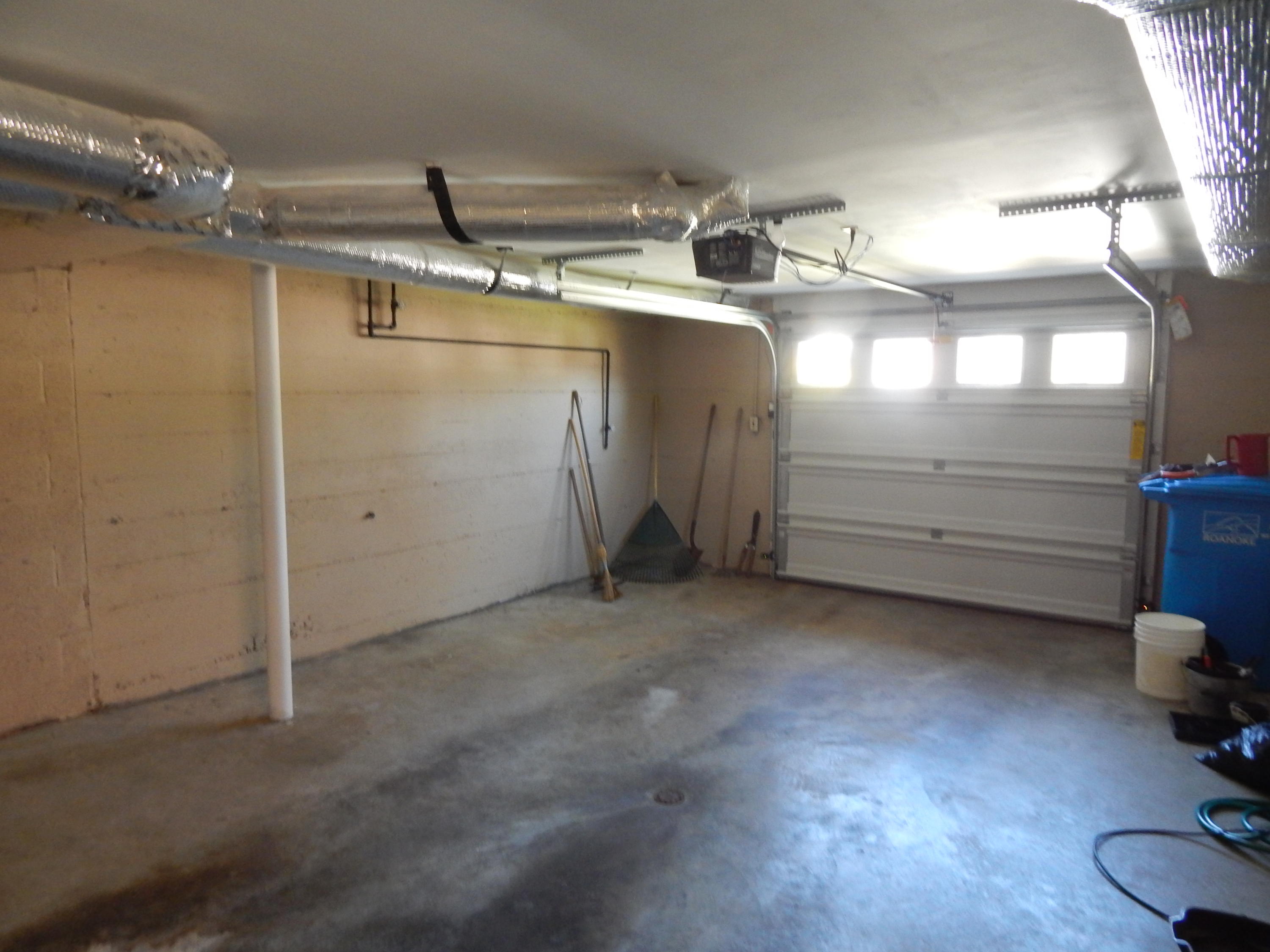 2334 York Road Southwest Roanoke, VA 24015 - Photo 9 of 13 2334 YORK RD - GARAGE