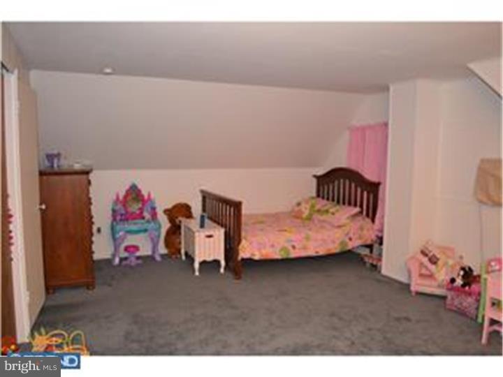 35 Homestead Road Levittown, PA 19056 - Photo 11 of 17 Gallery Image 11