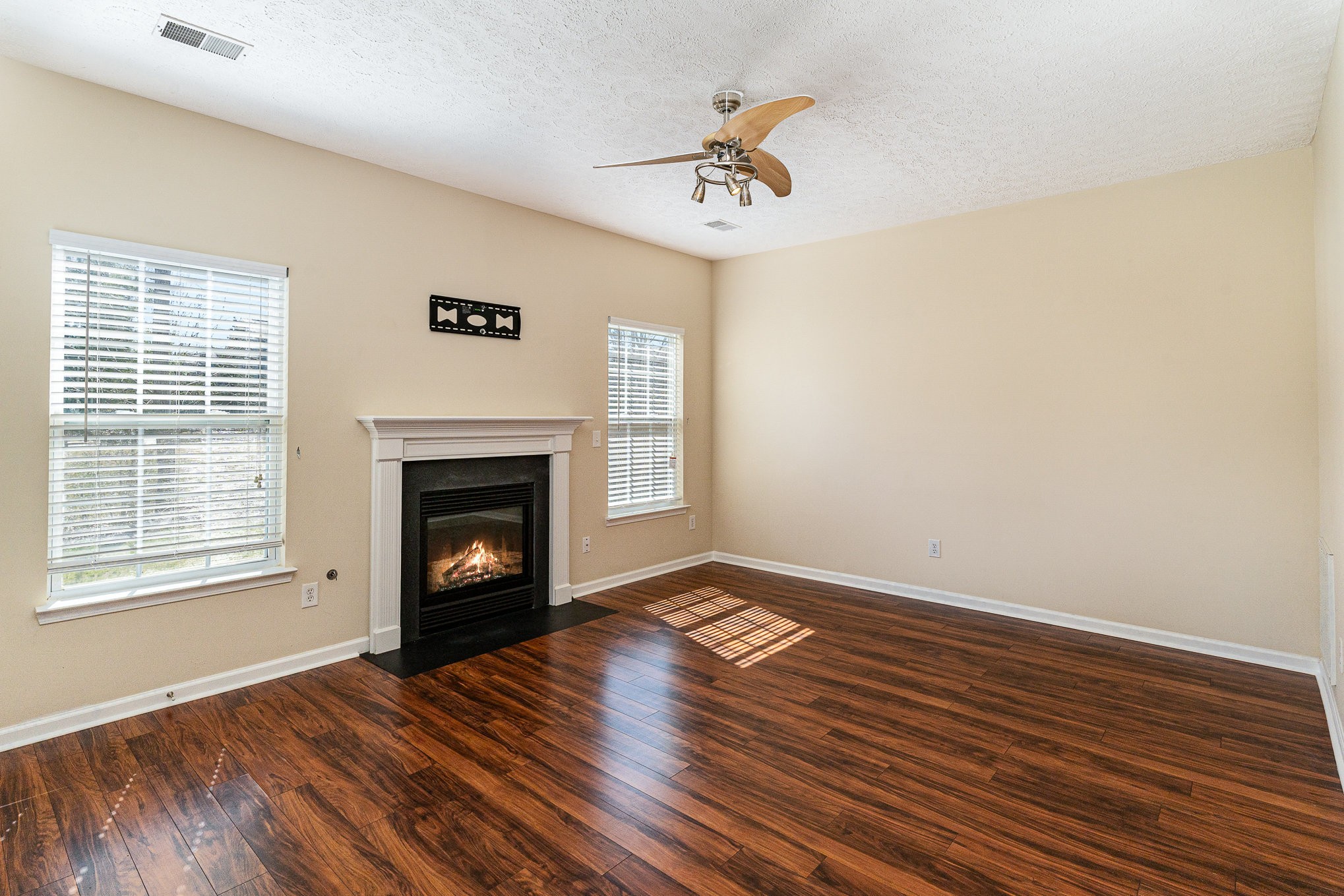 1093 Achiever Circle Spring Hill, TN 37174 - Photo 5 of 29 Gallery Image 5