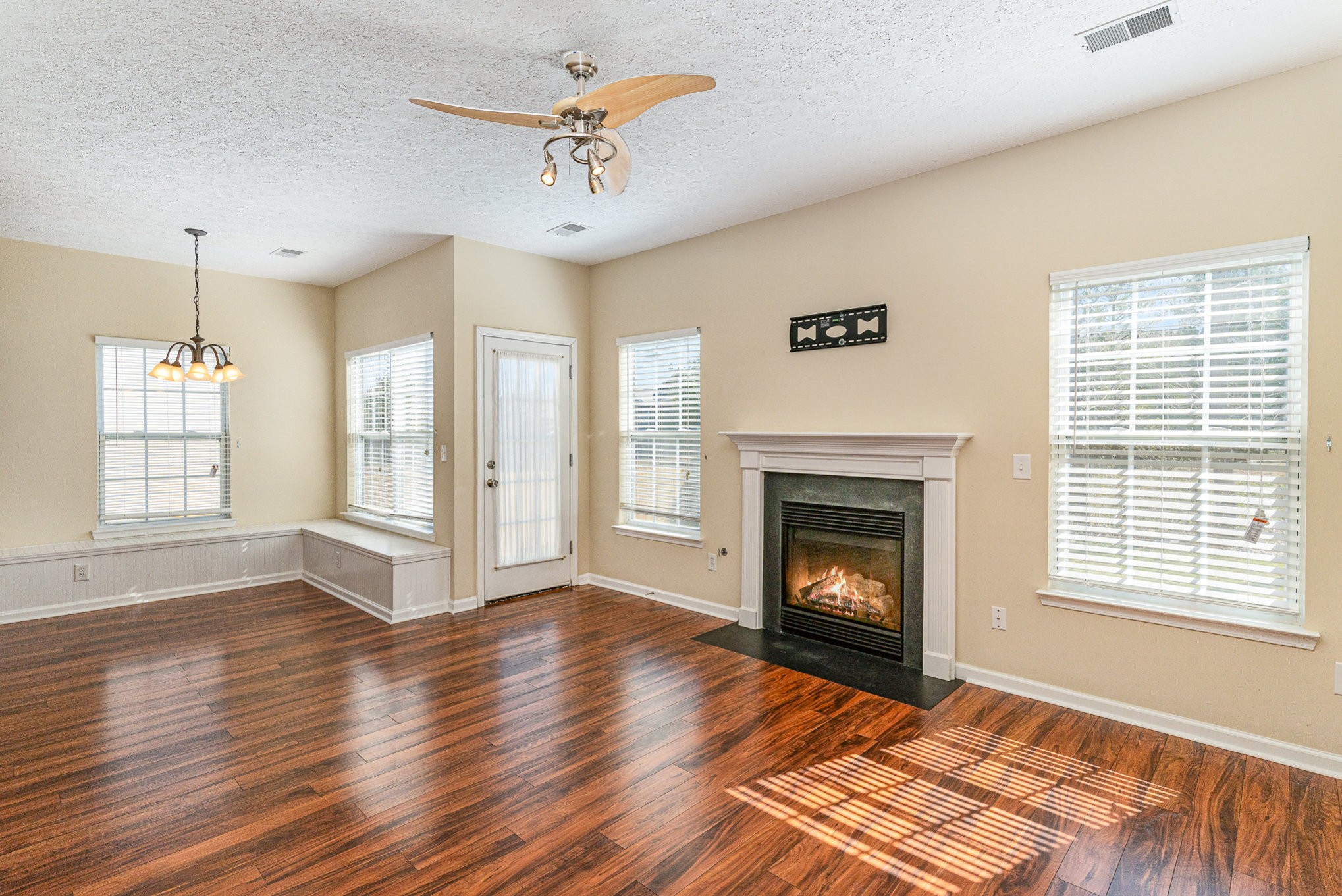 1093 Achiever Circle Spring Hill, TN 37174 - Photo 6 of 29 Gallery Image 6