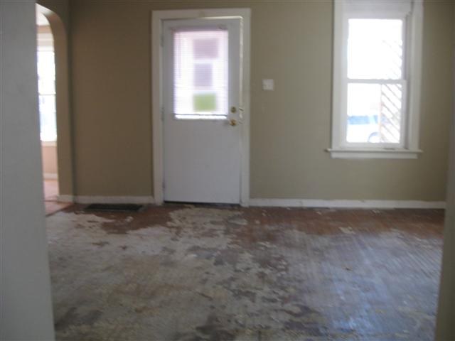 922 East Shawnee Street Freeport, IL 61032 - Photo 3 of 9 an empty room with windows